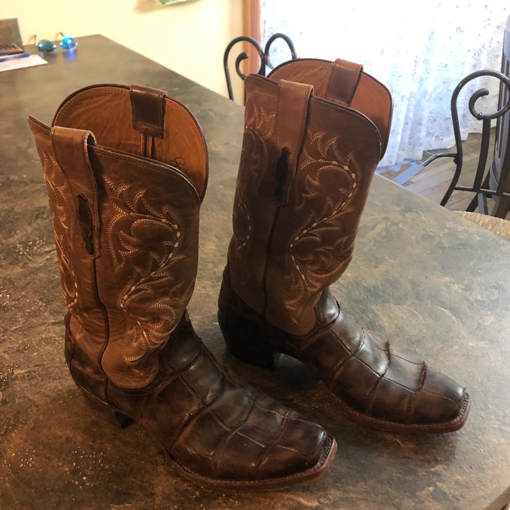 Men’s size 9 1/2 EE Lucchese Giant Aligator.